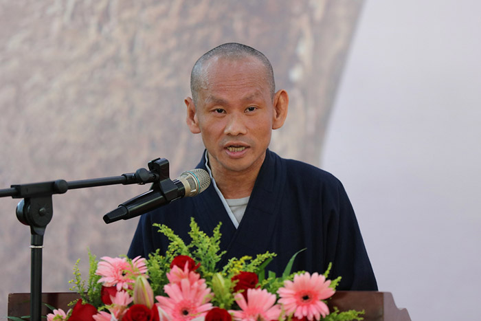 西湘法师主持仪式并作总结